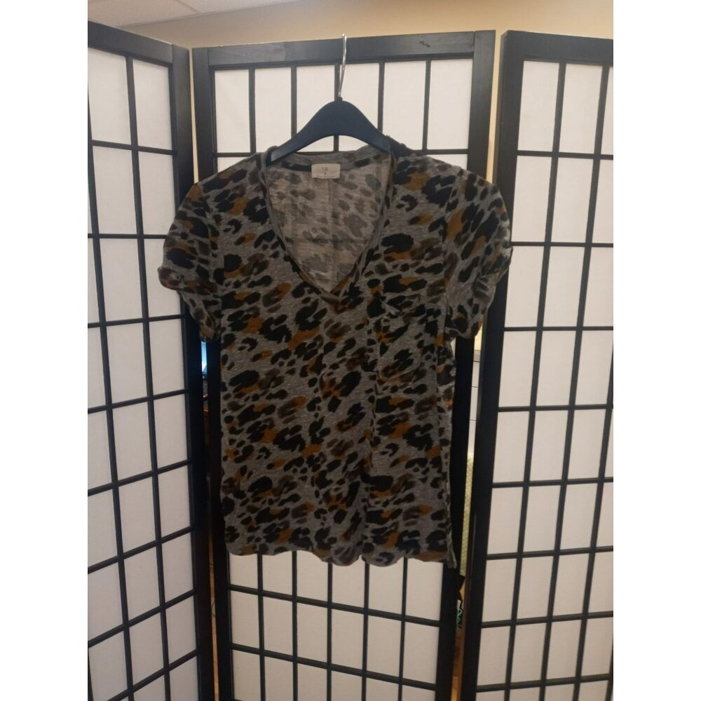 T. la T-Shirt Multicolored Size Medium Short Sleeve Cuffed Leopard Print Top